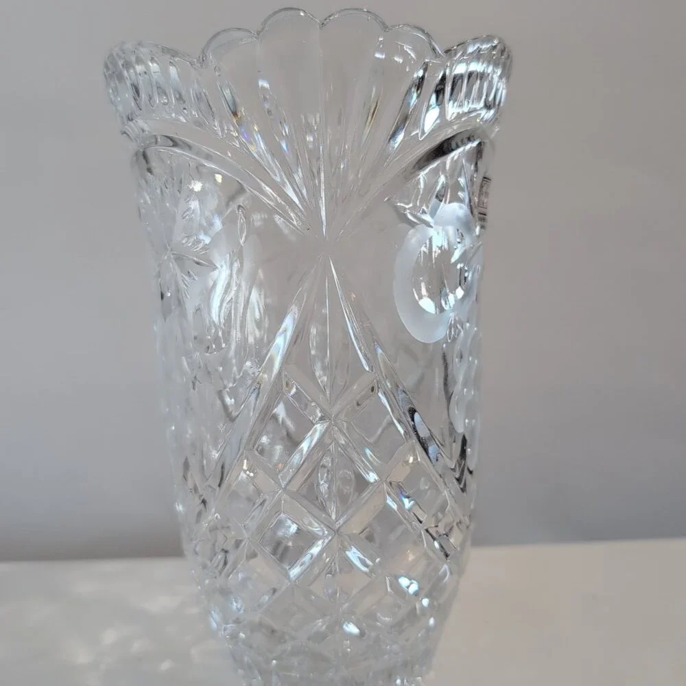 Fifth Ave Crystal Handcut Vase Full Lead Crystal Made In Poland 8.5" Tall. 5th - Picture 2 of 7